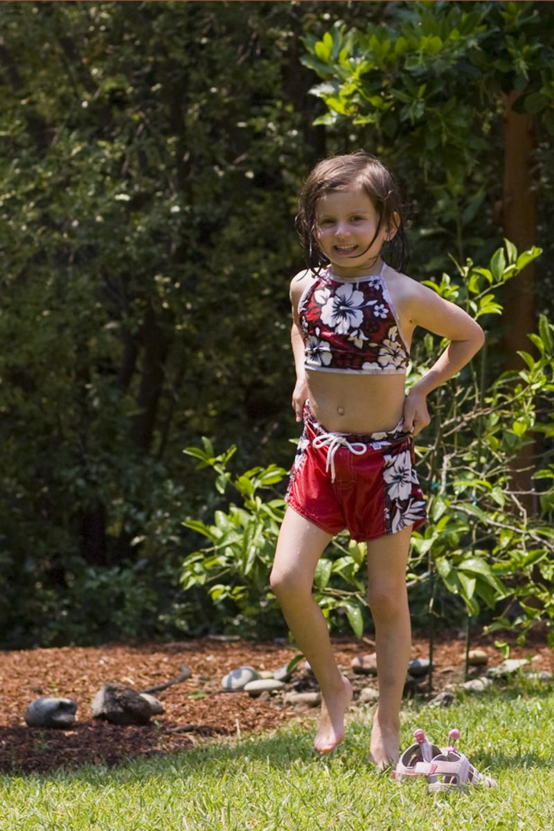 Olivias-first-bikini-5Oct2009