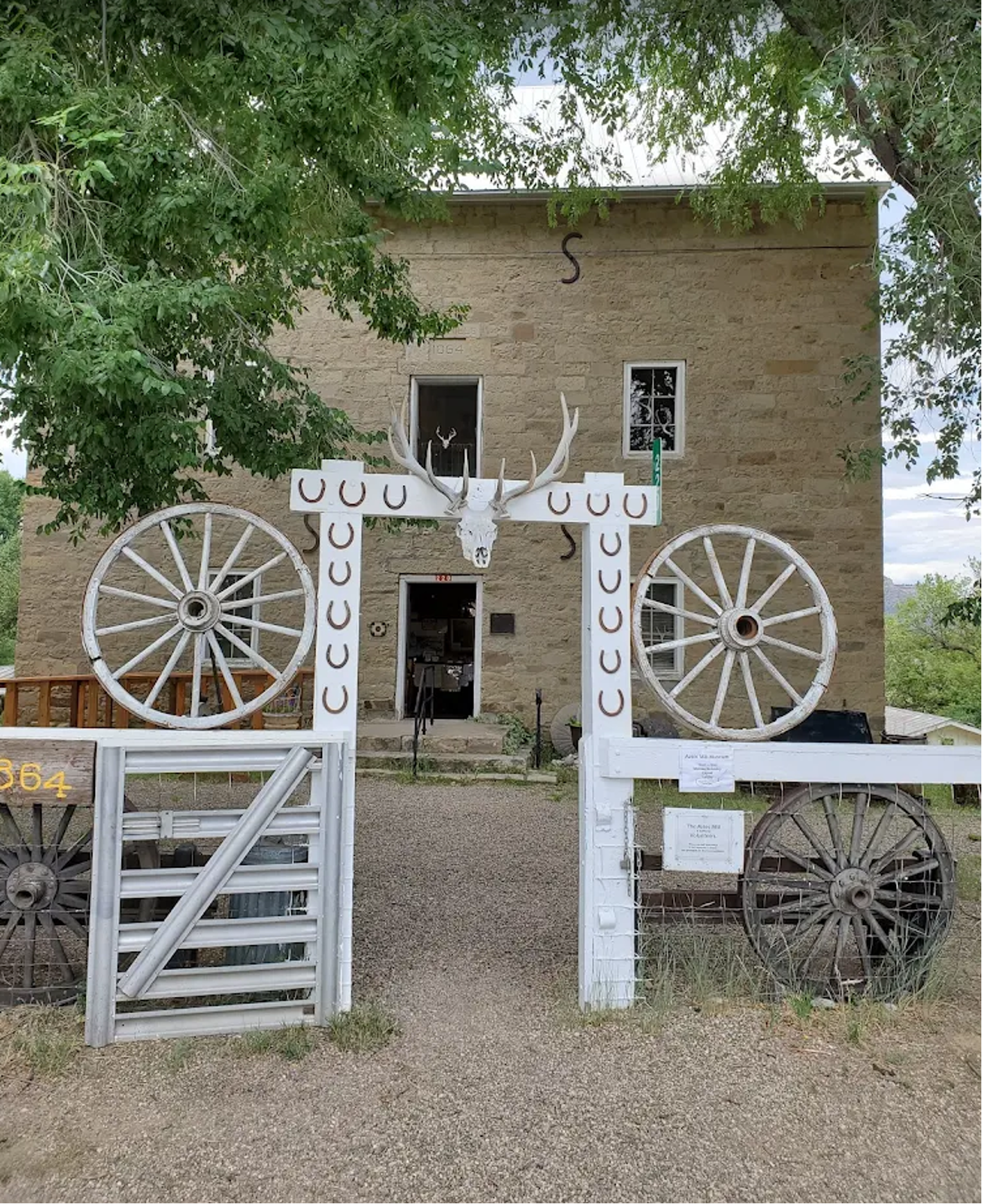 Old Aztec Mill · 1864 · Lucien Maxwell · Santa Fe Trail